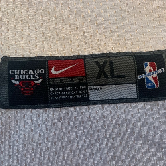 Nike NBA White and Red Chicago Bulls Jersey featuring Michael Jordan #23 - Picture 3 of 6